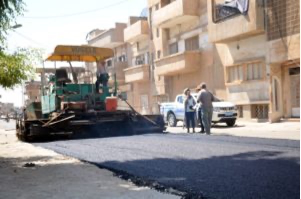 إعادة تأهيل الطرق بالمجبول الزفتي في مدينة الحسكة
