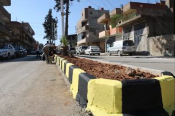 تدهين المنصفات و عواميد الإنارة في ناحية الدرباسية