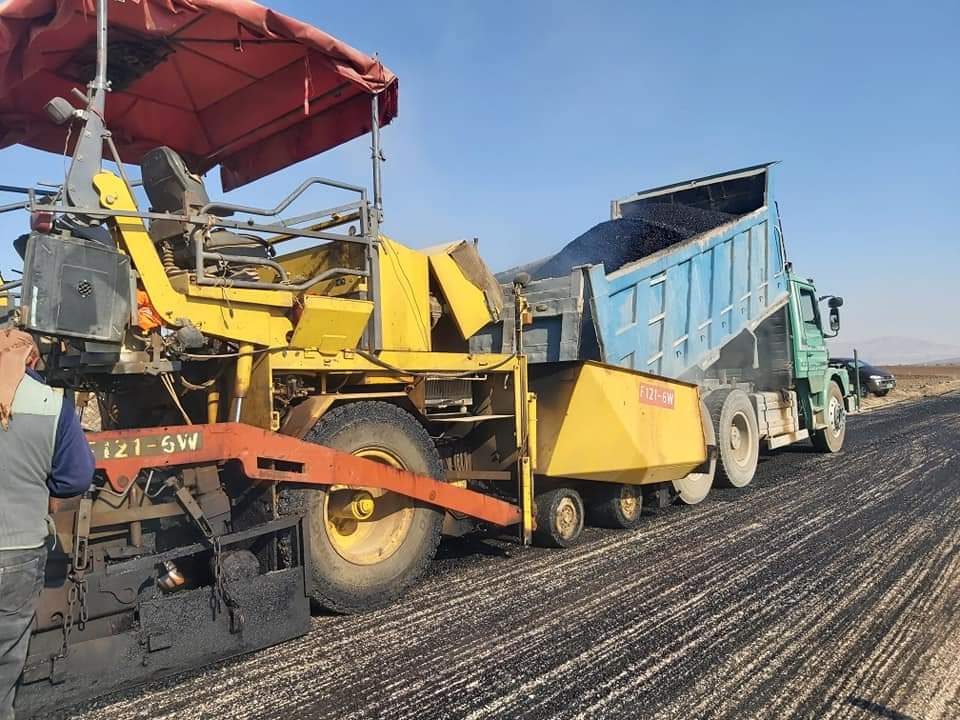 تزفيت طريق قرية ركافا بديرك بطول ٢.٥كم